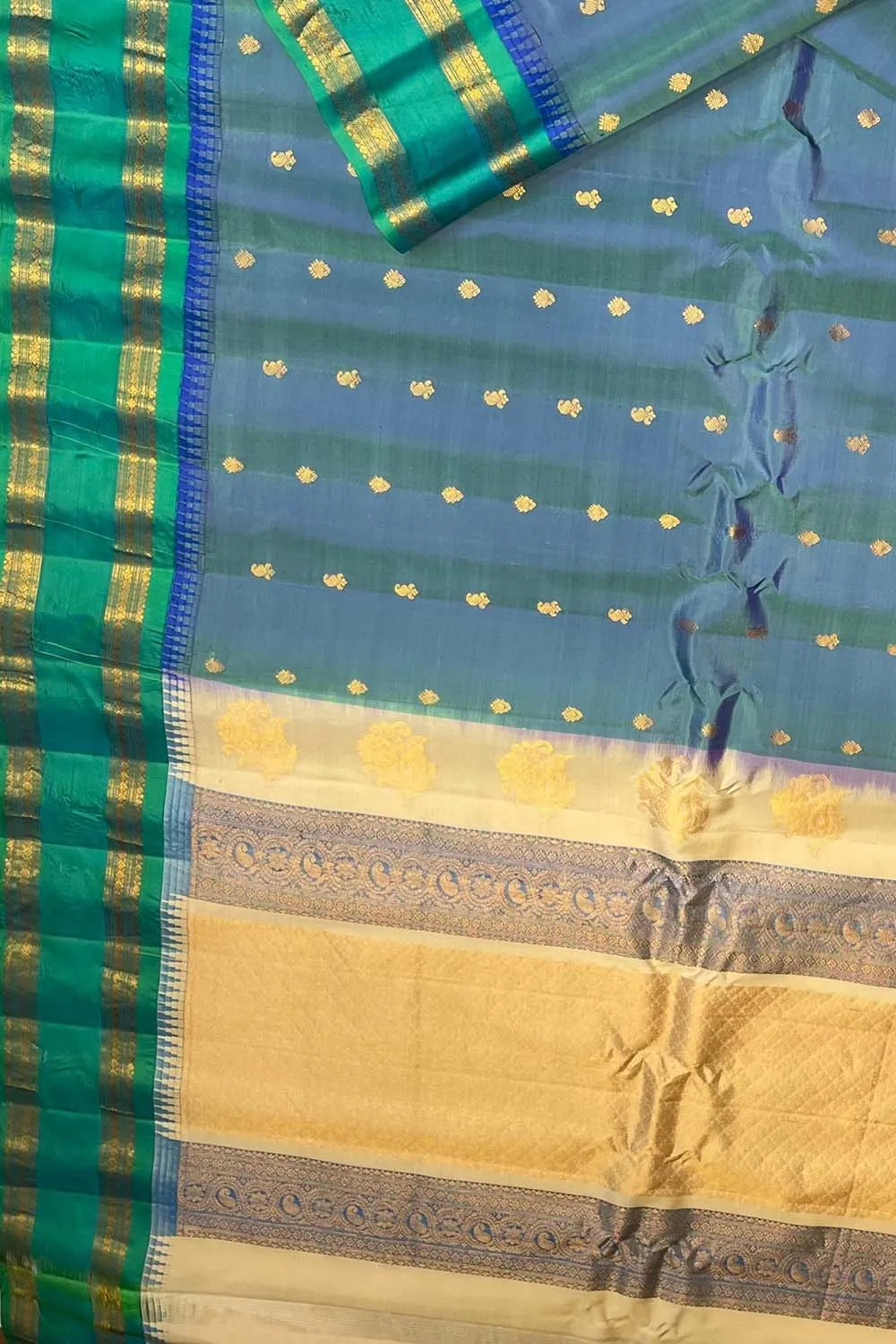 Exquisite Blue Gadwal Handloom Pure Silk Saree: Timeless Elegance