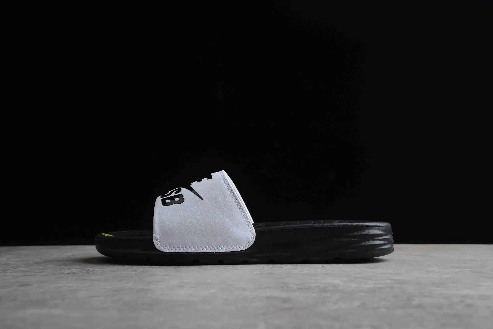 Nike SB Benassi Solarsoft White Black 840067-005